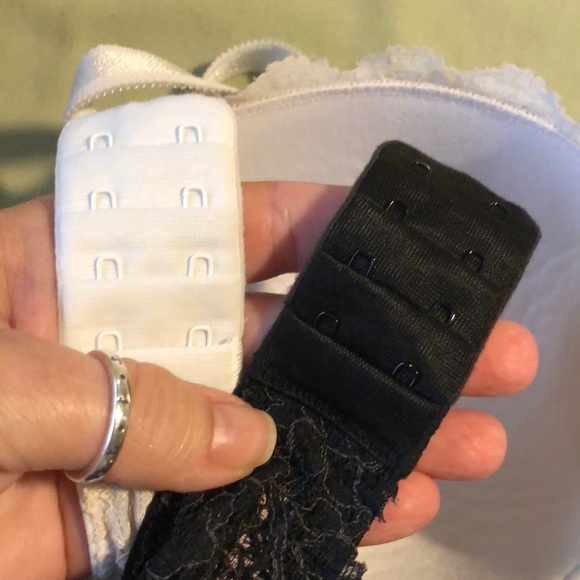 Bras - Picture 6 of 8